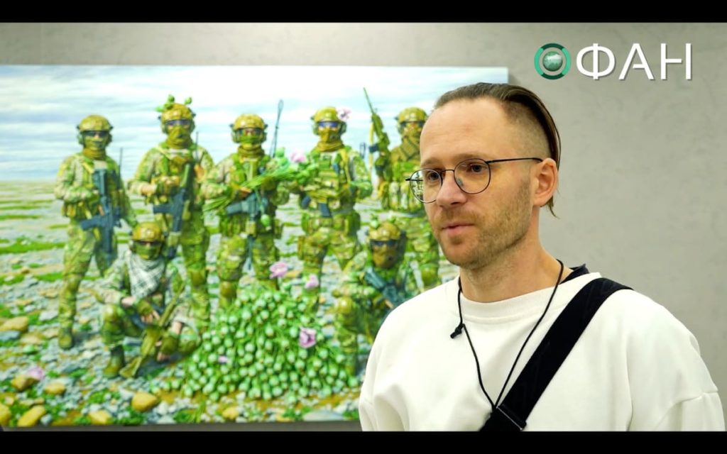 Screenshot from the video: «PMC Wagner Center» hosts exhibition of artist Alexei Chizhov. FAN agency / vk.com